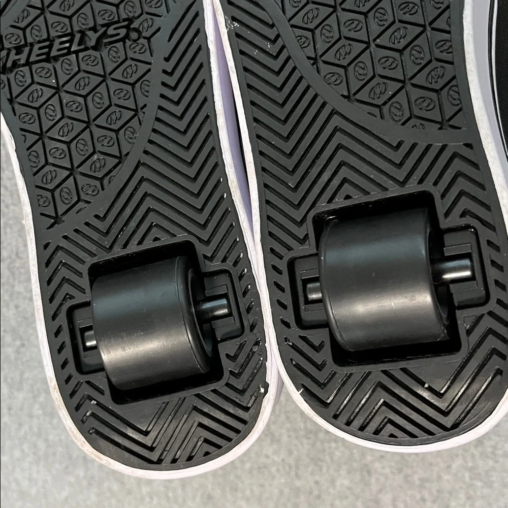 Heelys Pro 20 HES10393 Shoes Youth Boys Size 7 Black White